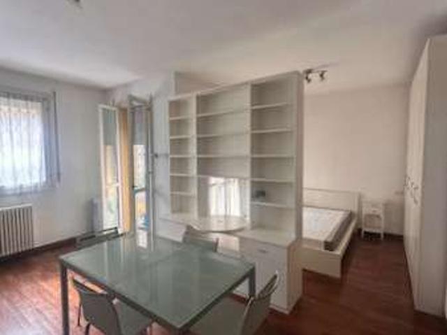 Monolocale arredato con terrazzo Murri