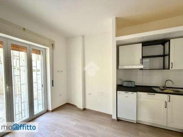 Monolocale arredato con terrazzo Napoli