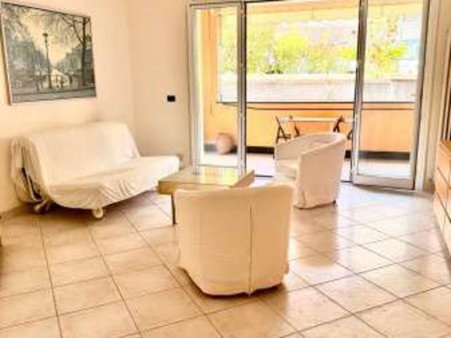 Monolocale arredato con terrazzo Nervi quinto al mare