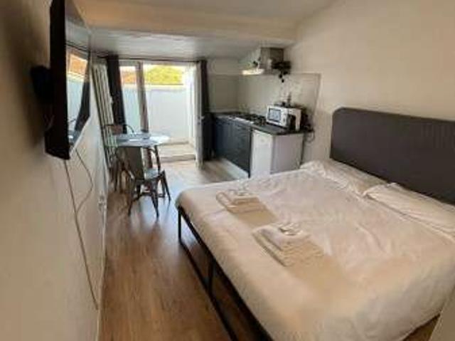 Monolocale arredato con terrazzo Padova