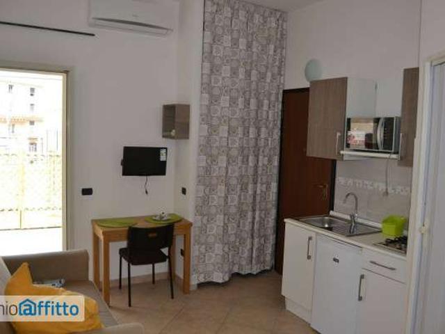 Monolocale arredato con terrazzo Porto