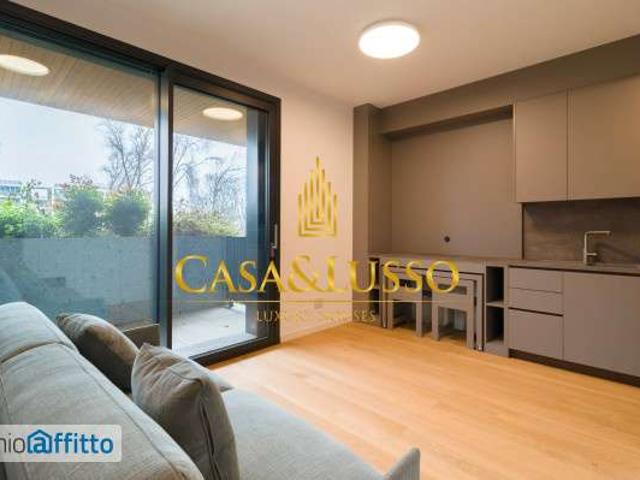 Monolocale arredato con piscina Milano