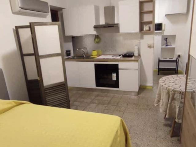 MONOLOCALE ARREDATO IN CORSO MEDITERRRANEO