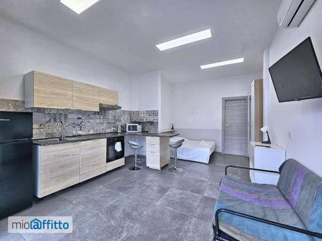 Monolocale arredato San donato