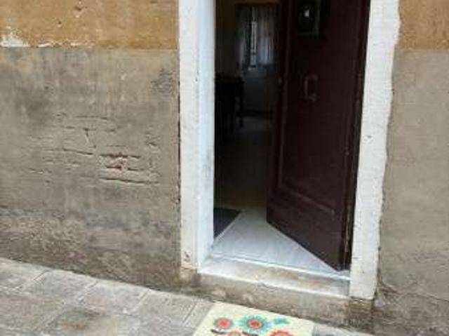 Monolocale arredato Santa croce