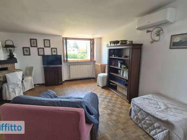 Monolocale arredato Saxarubra, labaro, prima porta