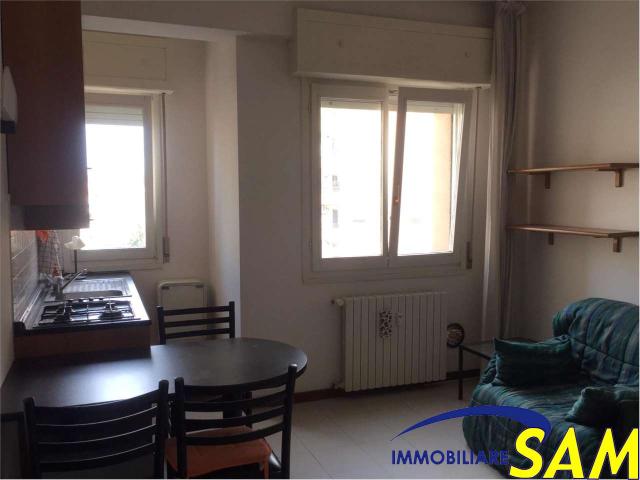 MONOLOCALE ARREDATO VIALE CORSICA