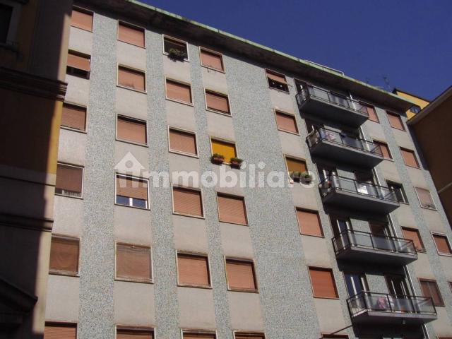 Monolocale buono stato, quarto piano, Bocconi, Milano
