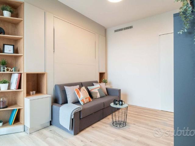 Monolocale completamente ammobiliato con loggia