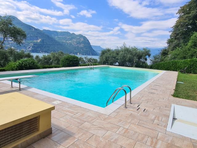 Monolocale con terrazzo a Monte Isola