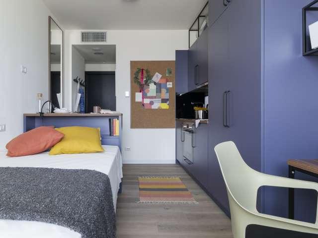 Monolocale con bagno in comune in affitto a Bolognina, Bologna