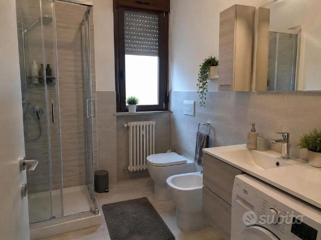 Monolocale con balcone e cantina a Paderno