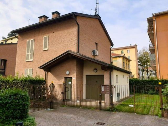 MONOLOCALE CON GIARDINO PRIVATO