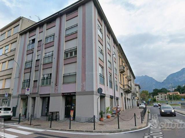 Monolocale con posto auto a Lecco