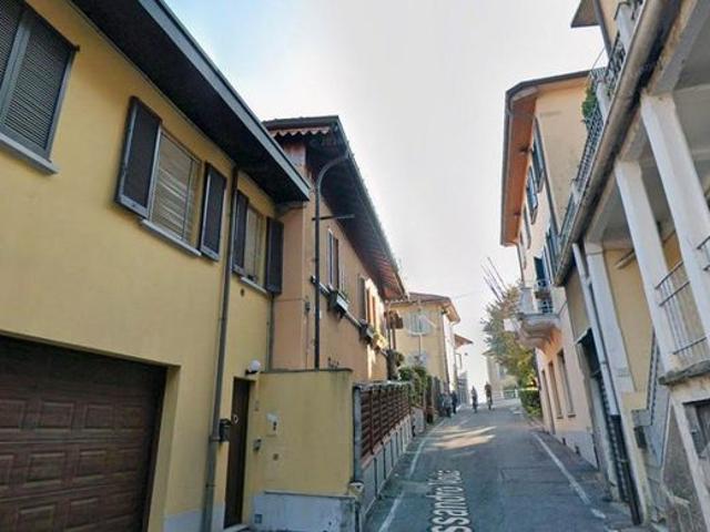 Monolocale con posto auto libero subito