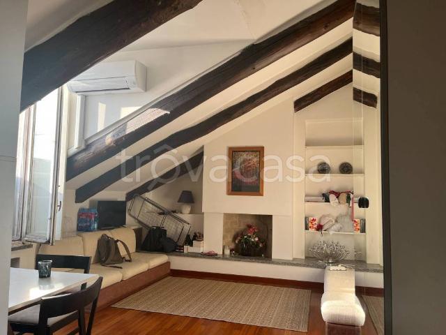 Monolocale in affitto a Torino via Carlo Alberto, 44, Via Roma
