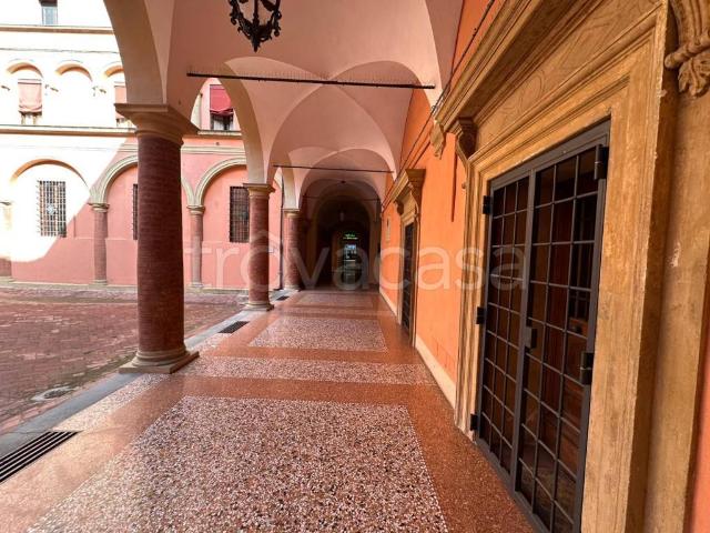 Monolocale in affitto a Bologna via Nazario Sauro, 1/2, Centro Storico