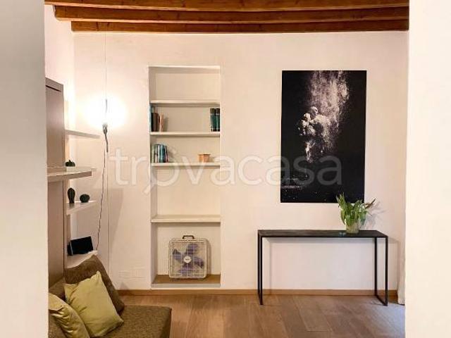 Monolocale in affitto a Milano, Ticinese