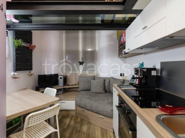 Monolocale in affitto a Milano via Comelico, 27, Porta Romana, Cadore, Montenero