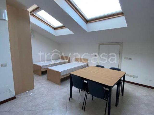 Monolocale in affitto a Milano via Treviso, 17, Cimiano
