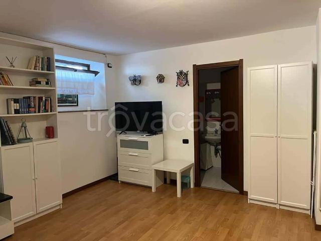 Monolocale in affitto a Milano via Vallarsa