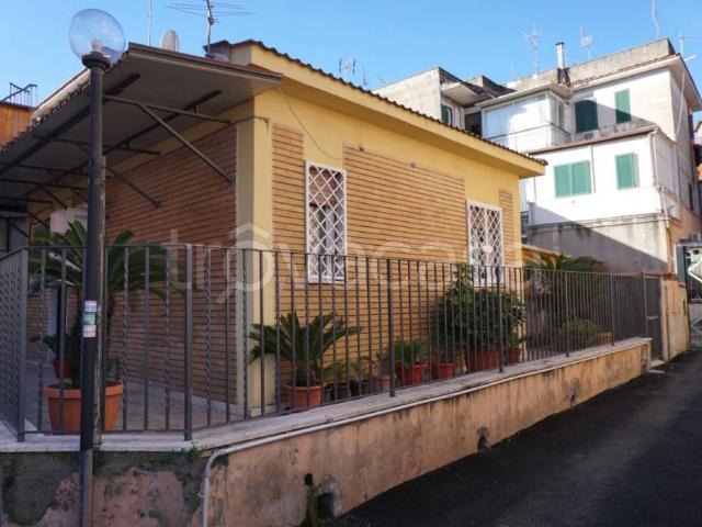 Monolocale in affitto a Roma via Vincenzo Sartori, 35