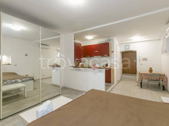Monolocale in affitto a Roma via Pasquale Tola, 8, Appio latino
