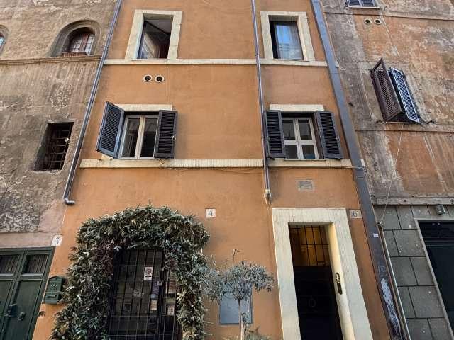 Monolocale in affitto nel Rione Regola, Roma