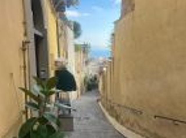 Monolocale in affitto, Salita del Petraio, Chiaia, Napoli