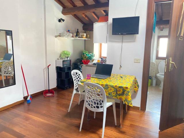 MONOLOCALE IN AFFITTO PER STUDENTI DISPONIBILE DA OTTOBRE