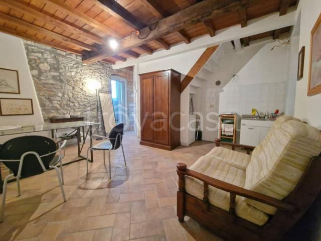 Monolocale in vendita a Carrara via Carriona, 59, Centro città
