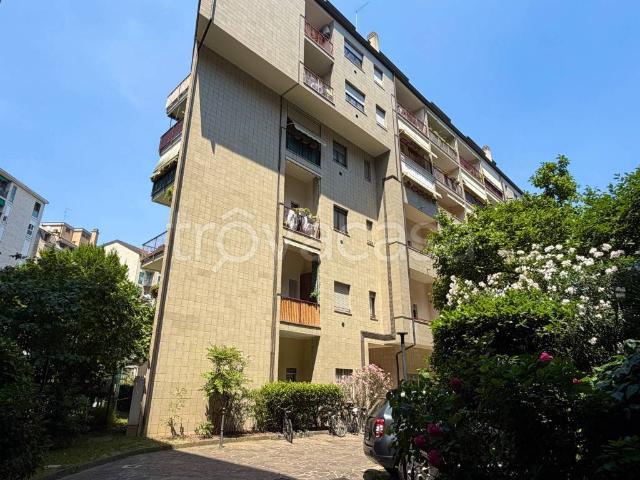 Monolocale in vendita a Milano via Nino Oxilia, 24, Pasteur