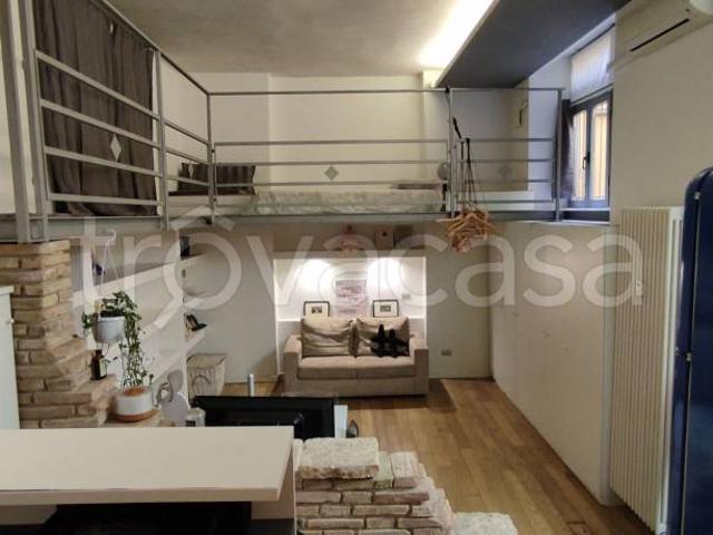 Monolocale in vendita a Milano via Adige, Porta Romana Medaglie d'Oro