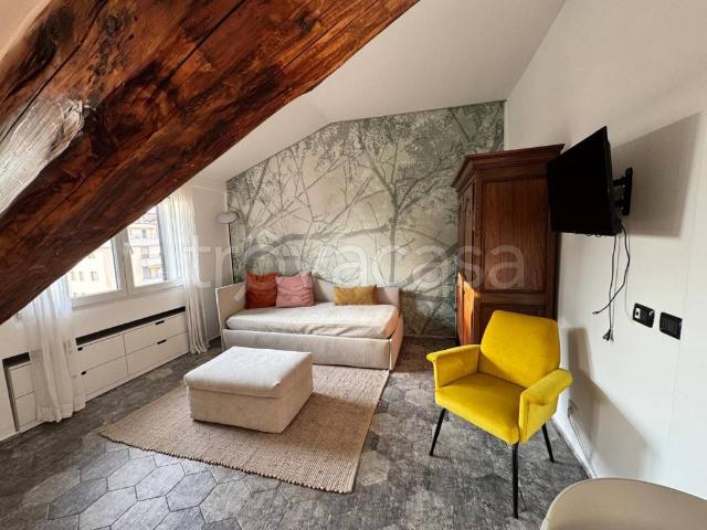 Monolocale in vendita a Milano via Lomellina, 14, Argonne Corsica
