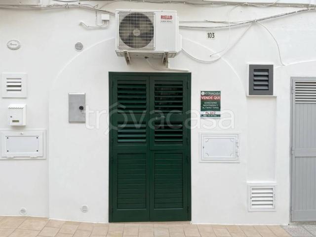 Monolocale in vendita a Polignano a Mare via Sirene