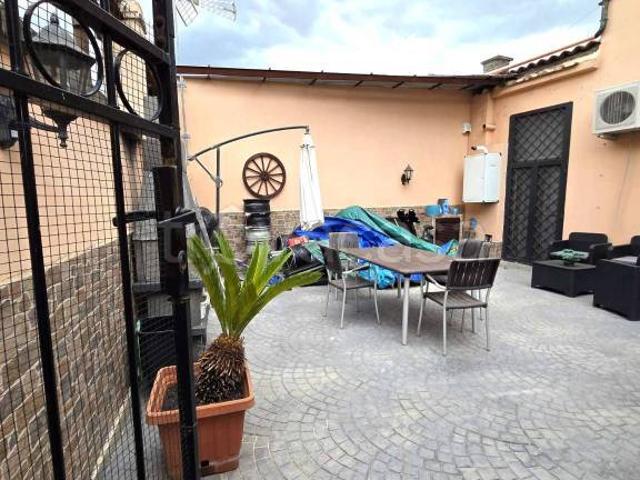 Monolocale in vendita a Roma via Cariati 18, Appio Claudio Statuario