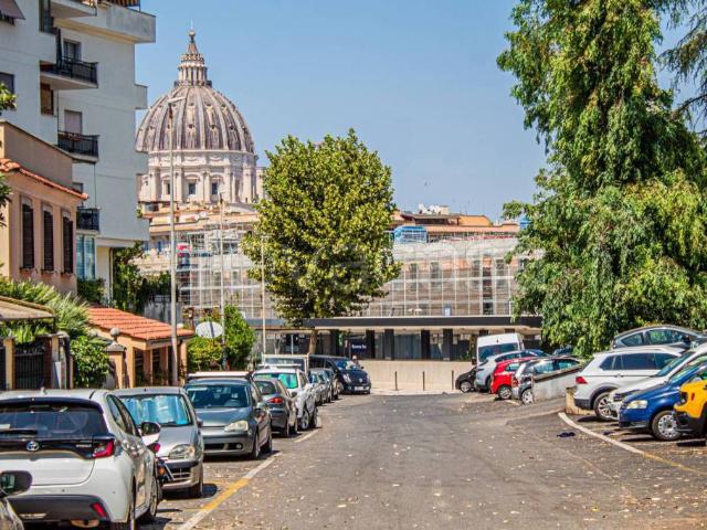 Monolocale in vendita a Roma via del Lago Terrione, Gregorio VII Piccolomini