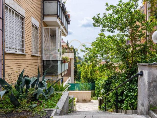 Monolocale in vendita a Roma via Gradoli, 19, Tomba di Nerone