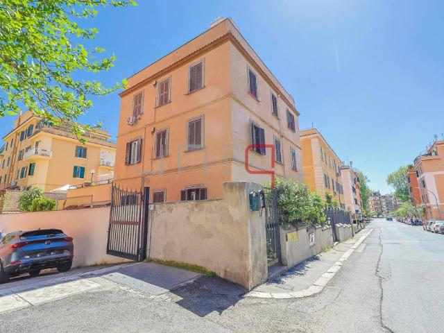 Monolocale in vendita a Roma via Luigi Cibrario, 9, Appio latino