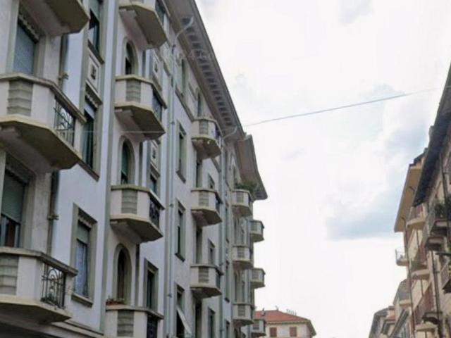 MONOLOCALE IN VIA SANTA GIULIA: 365 euro