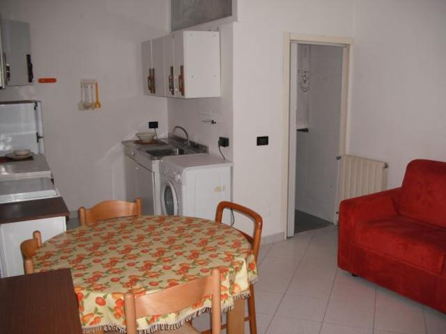 MONOLOCALE POGLIANO/RHO