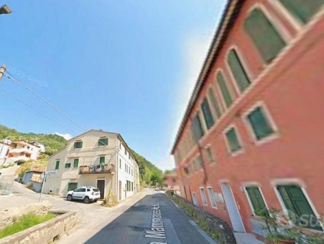 Monolocale + terrazzo + posto auto zona Pescia