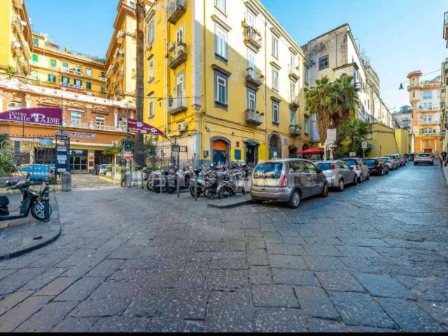 Monolocale via VETRIERA, Chiaia, Napoli