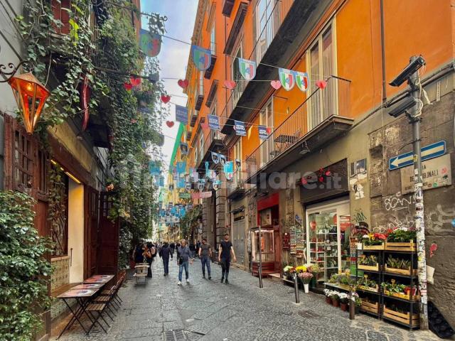 Monolocale via Atri 30, Centro Storico, Napoli