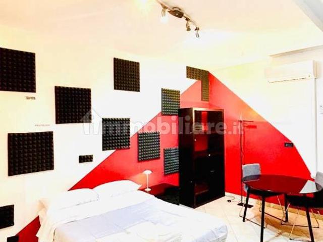 Monolocale via Carlo Farini 36, Isola, Milano
