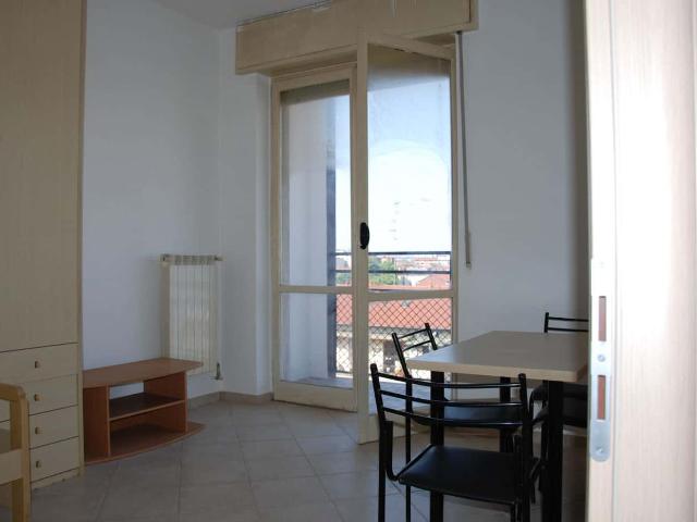Monolocale via Luigi Manzotti 21