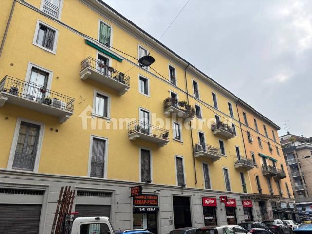 Monolocale via Melzo 24, Porta Venezia, Milano