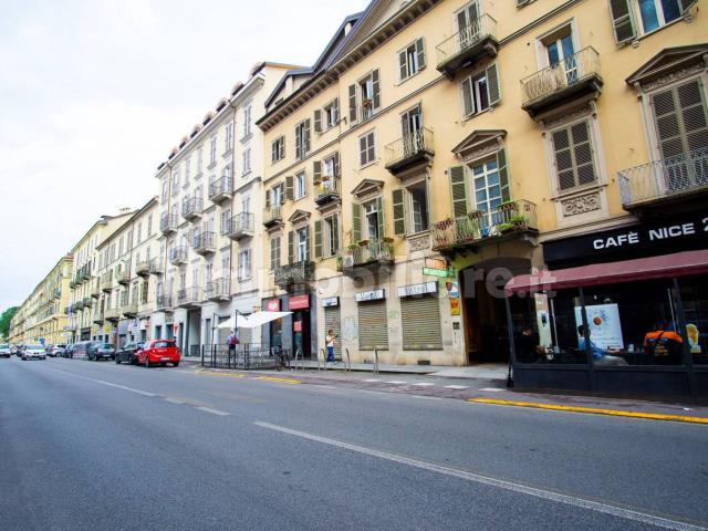 Bilocale via Nizza 23, San Salvario Baretti, Torino