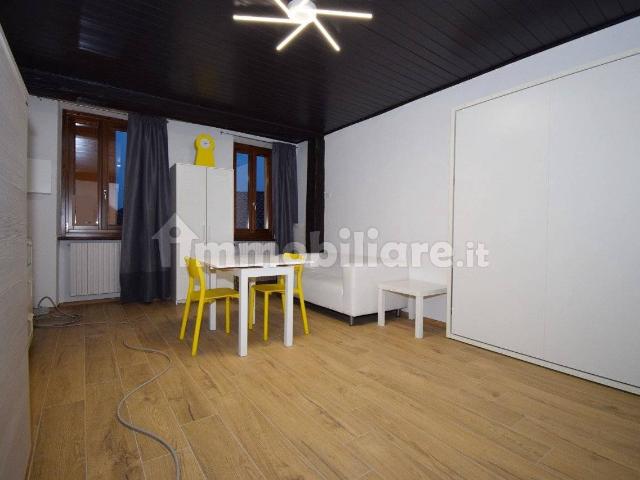 Monolocale via Principi d'Acaja 11, Centro Storico, Pinerolo