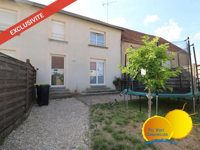 Monopropriété: 2 T4 neufs en duplex, loués + cours, garages et